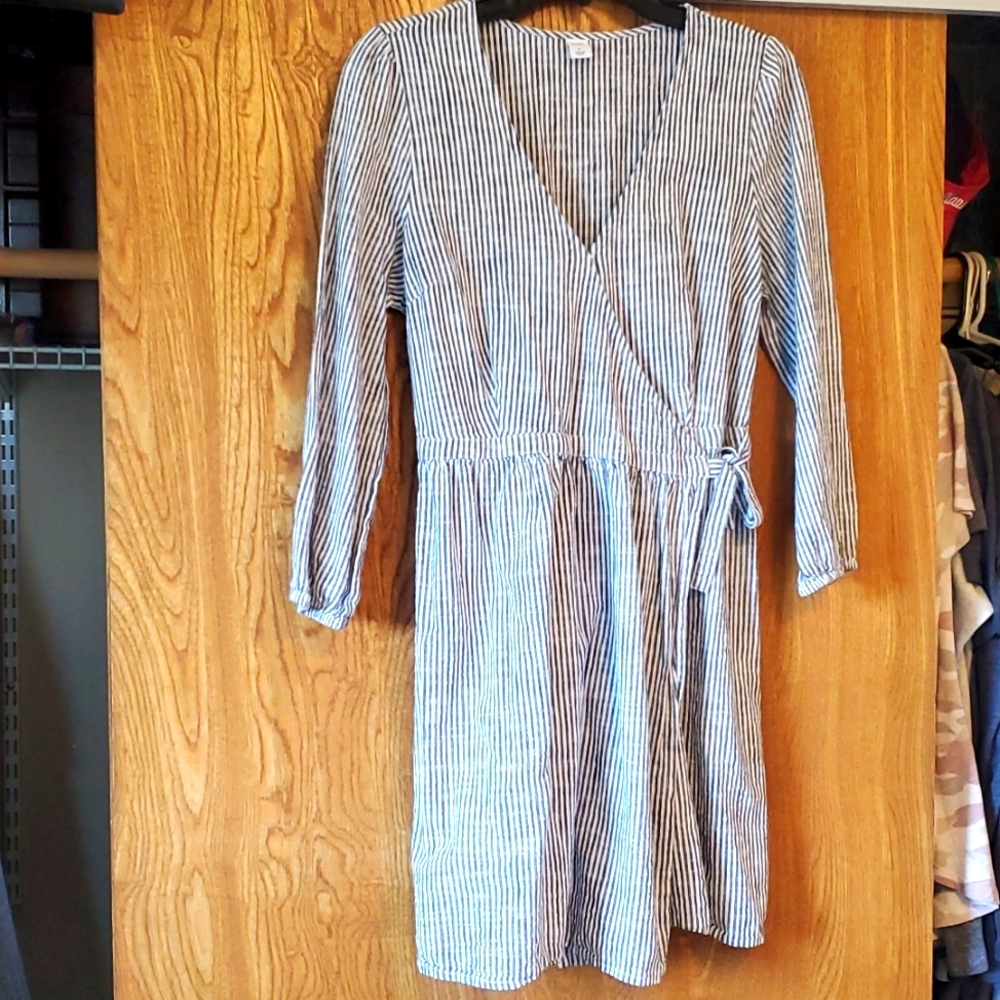 Old Navy Medium pin striped beach cover